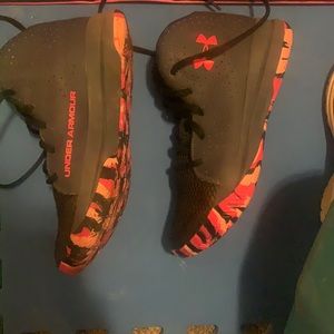 Size 5 youth big kid basketball shoes or casual shoes.